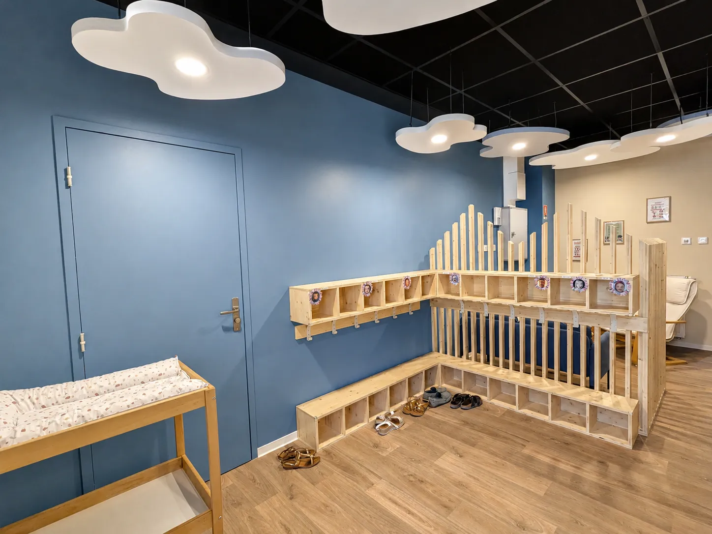 Vestiaire des enfants et bureau