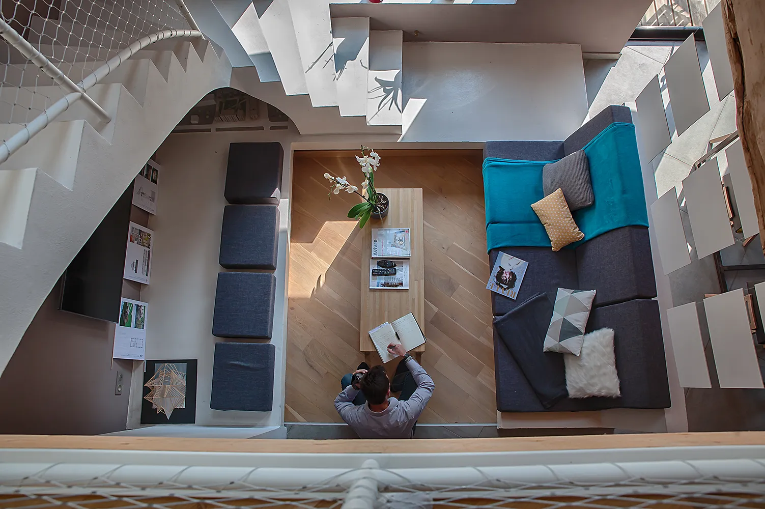 Vue plongeante sur le salon