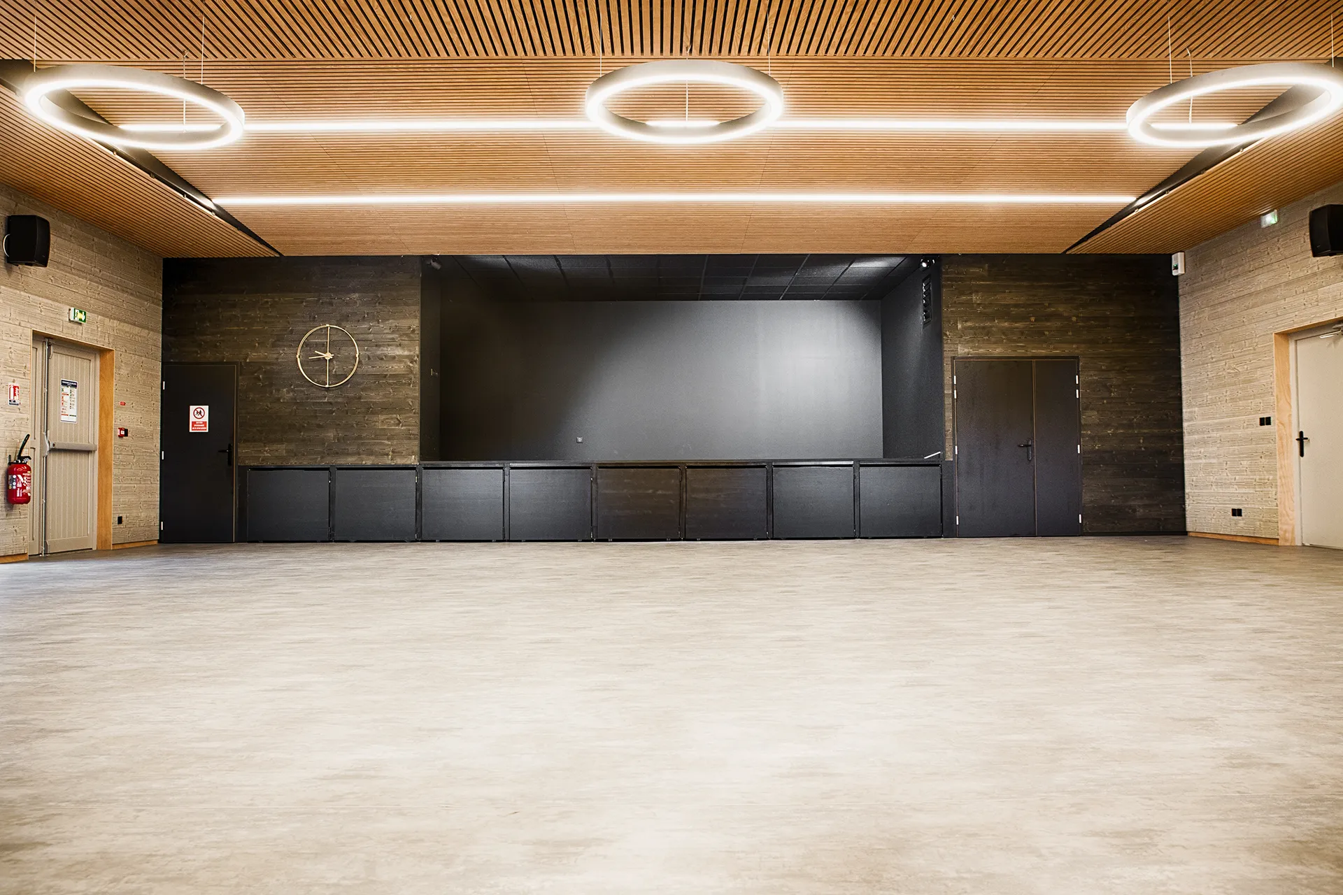 Vue intérieure de la salle après rénovation